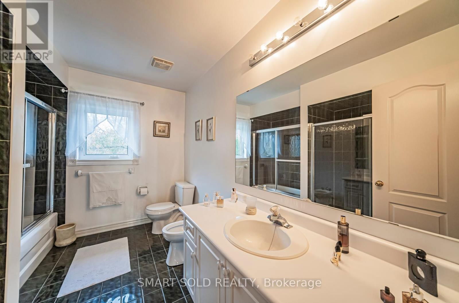 58 HELMSDALE AVENUE Image 37