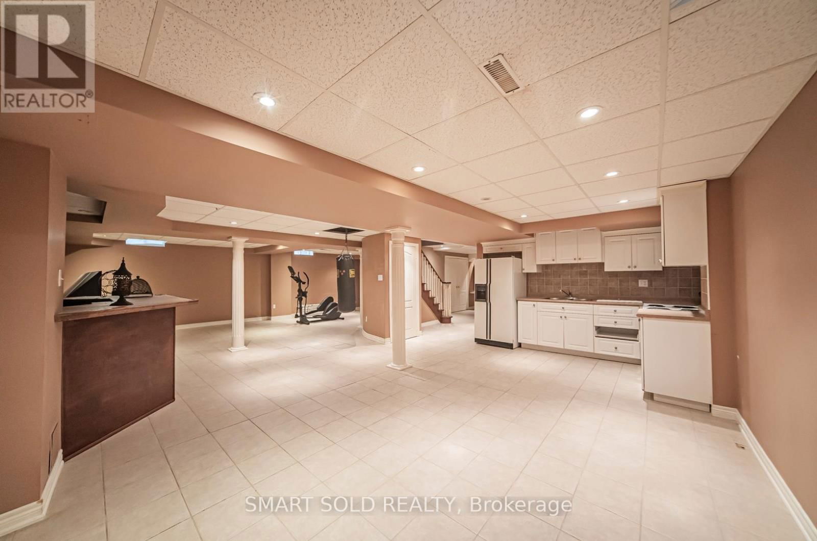 58 HELMSDALE AVENUE Image 39