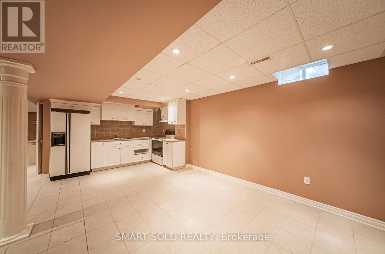 58 HELMSDALE AVENUE Image 40