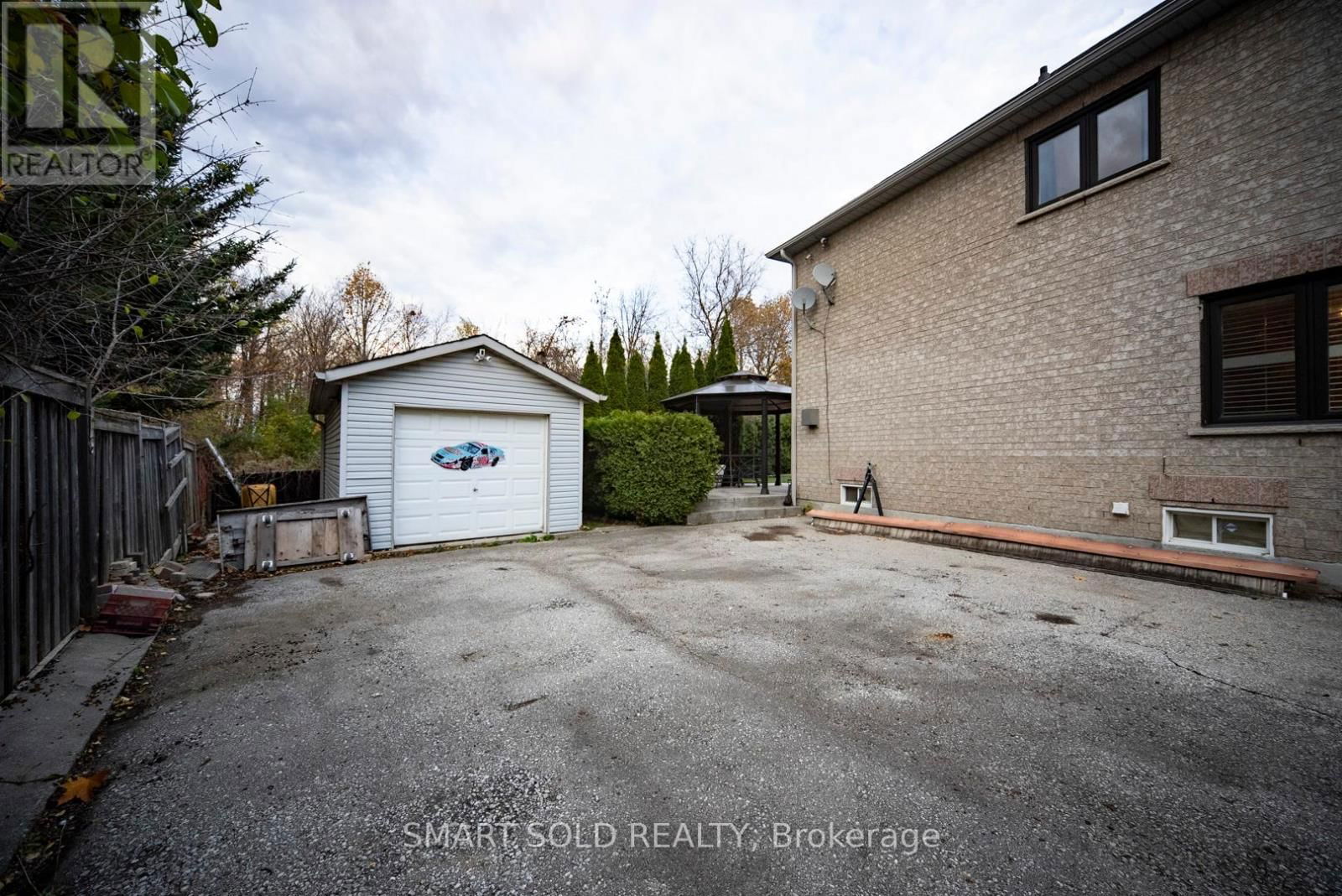 58 HELMSDALE AVENUE Image 47