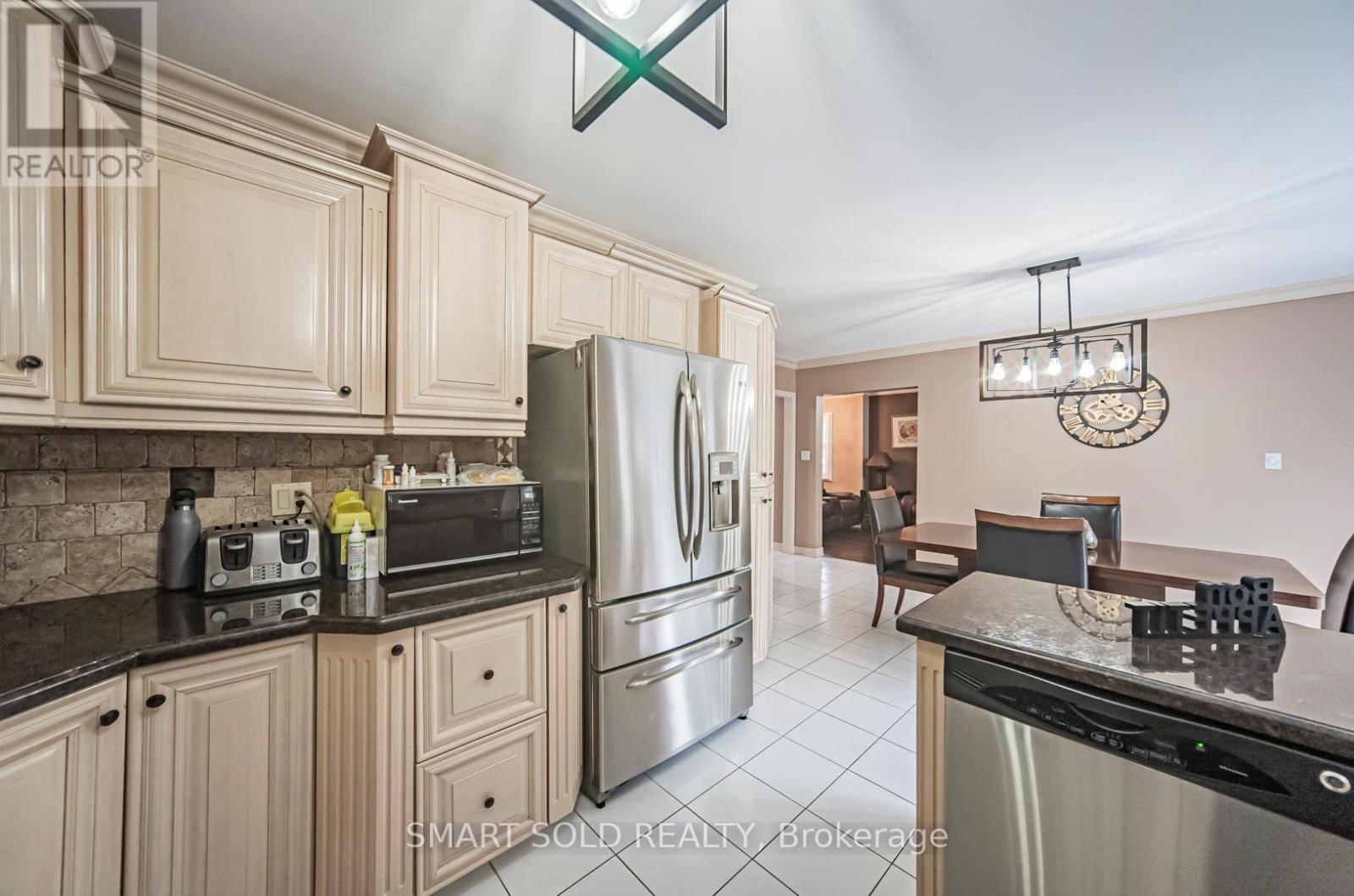 58 HELMSDALE AVENUE Image 9