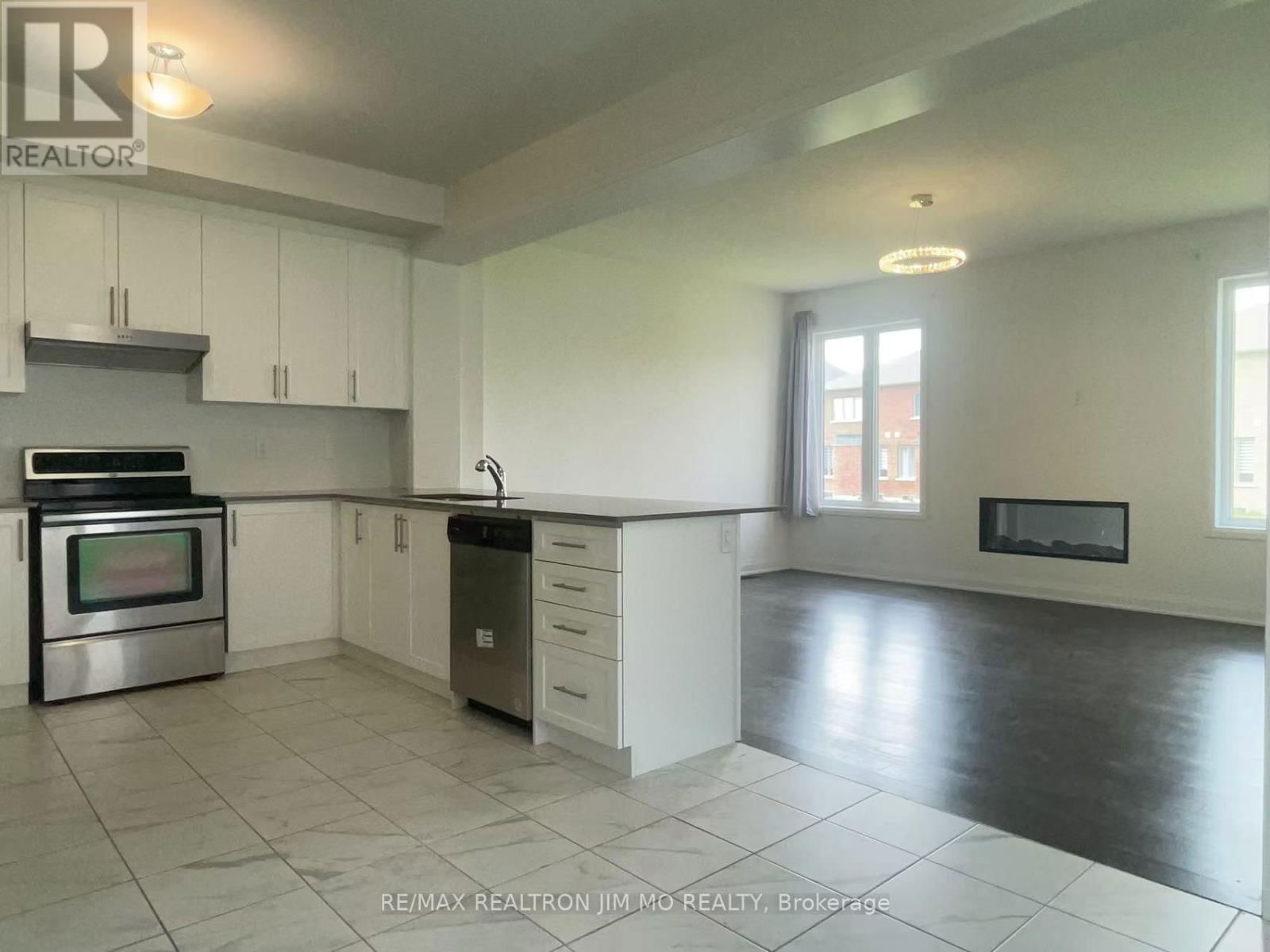 212 THOMPSON DRIVE Image 11