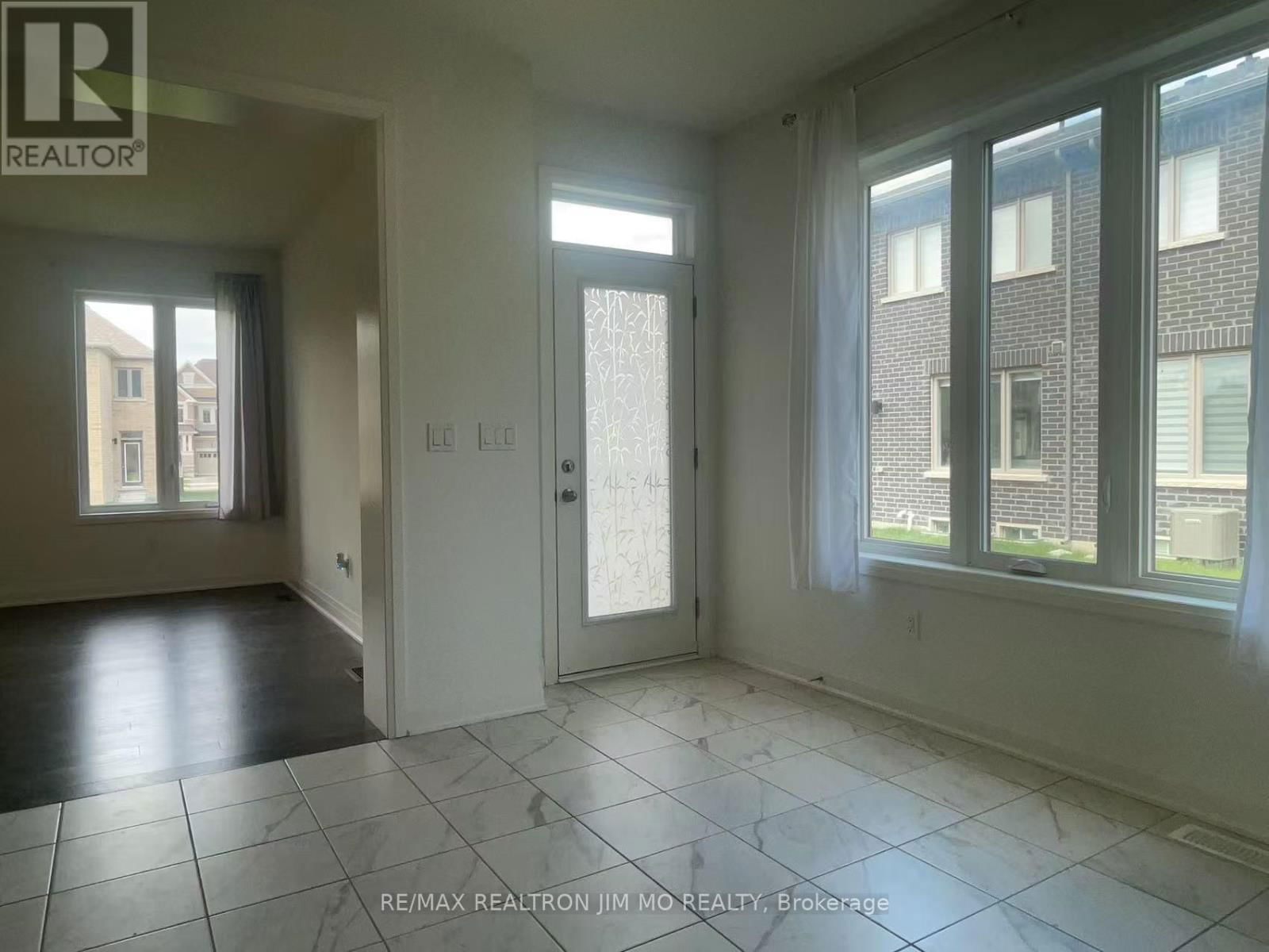 212 THOMPSON DRIVE Image 13