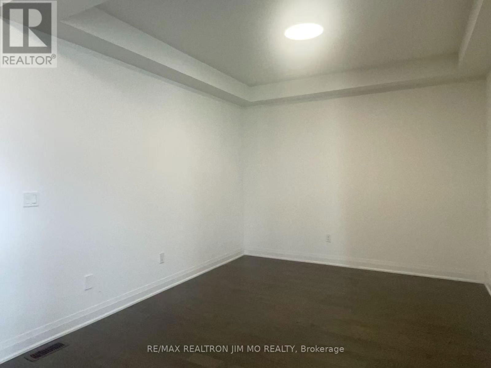 212 THOMPSON DRIVE Image 15
