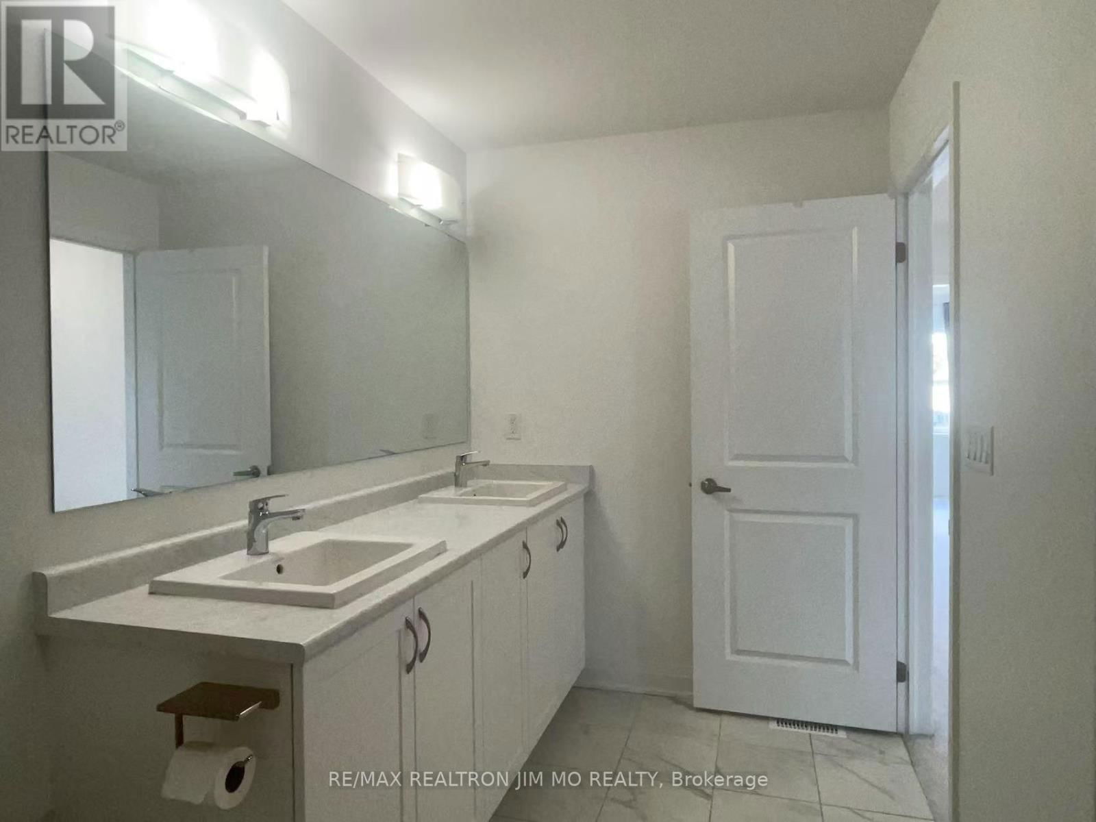 212 THOMPSON DRIVE Image 24