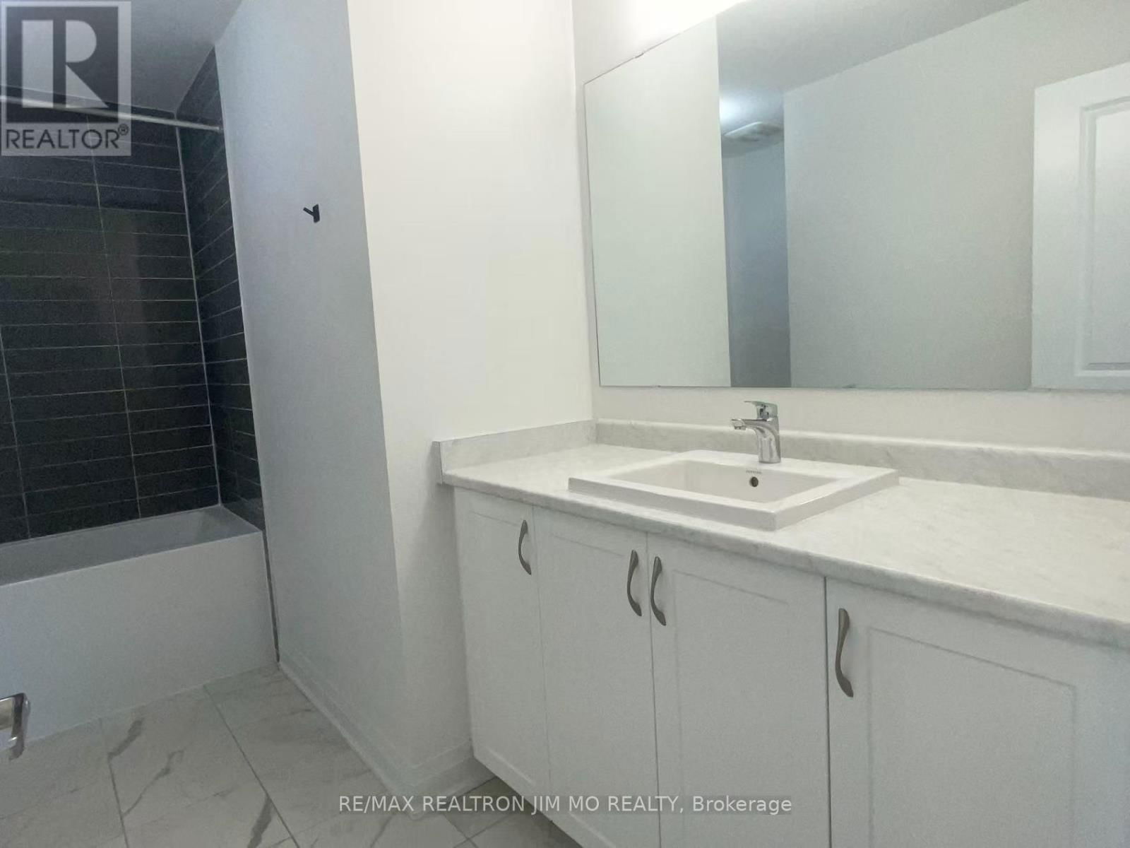 212 THOMPSON DRIVE Image 30