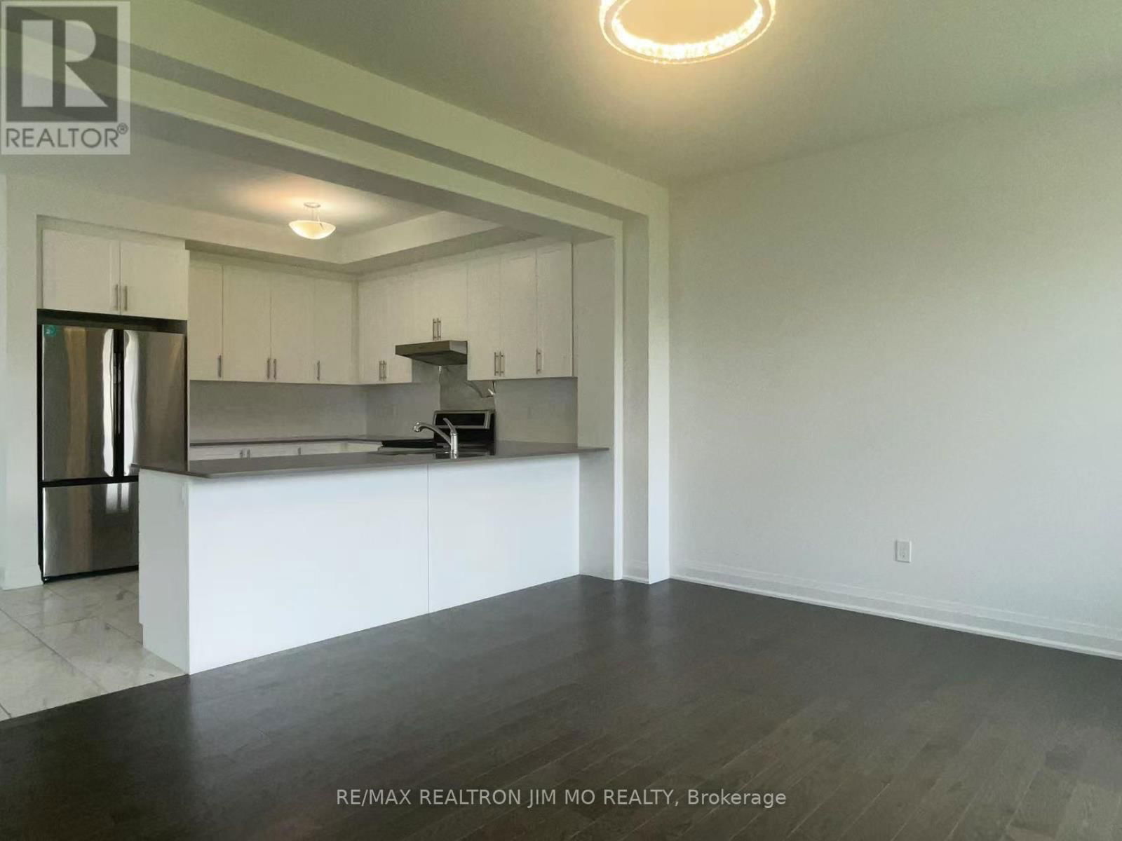212 THOMPSON DRIVE Image 5