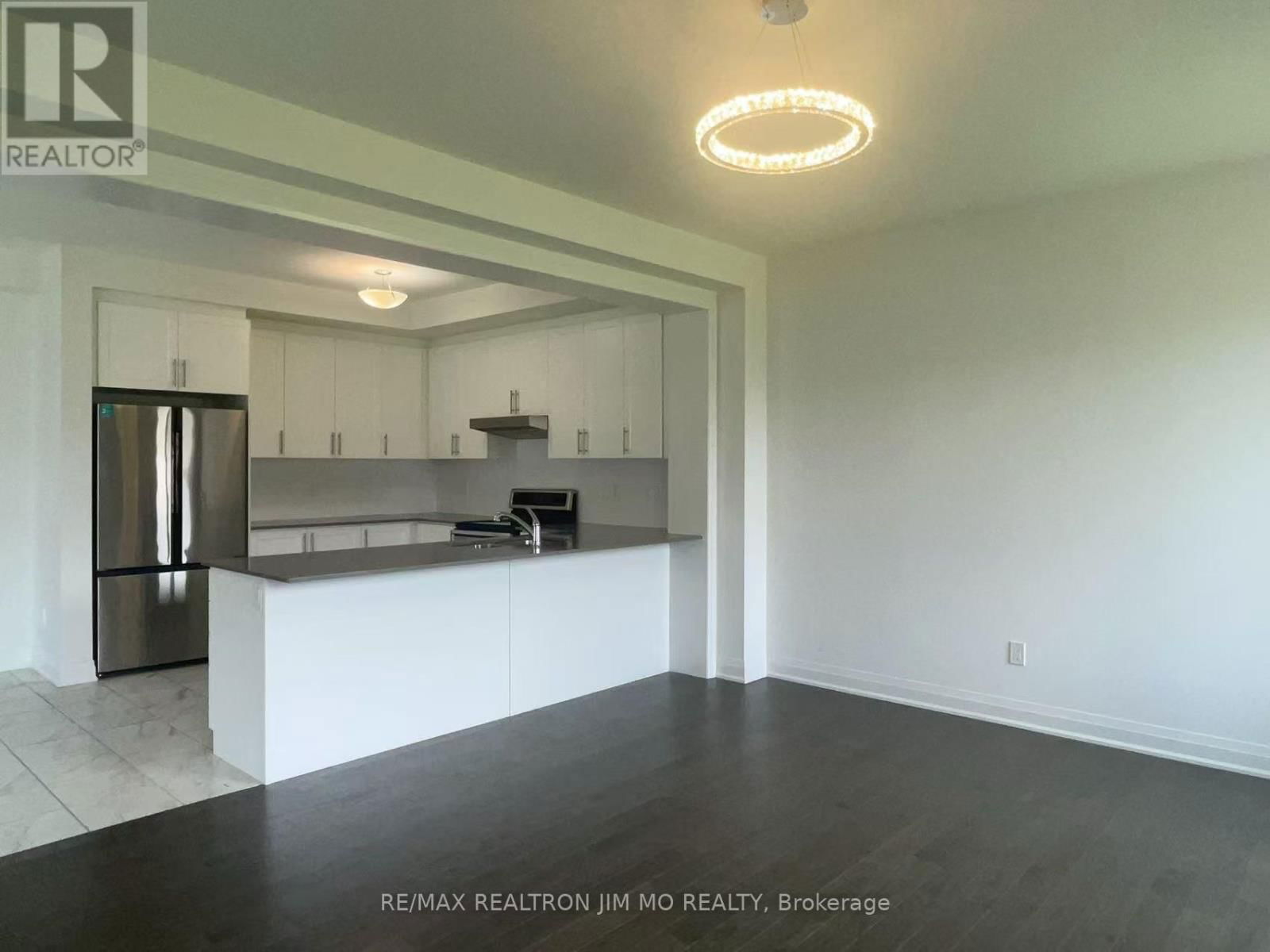 212 THOMPSON DRIVE Image 9