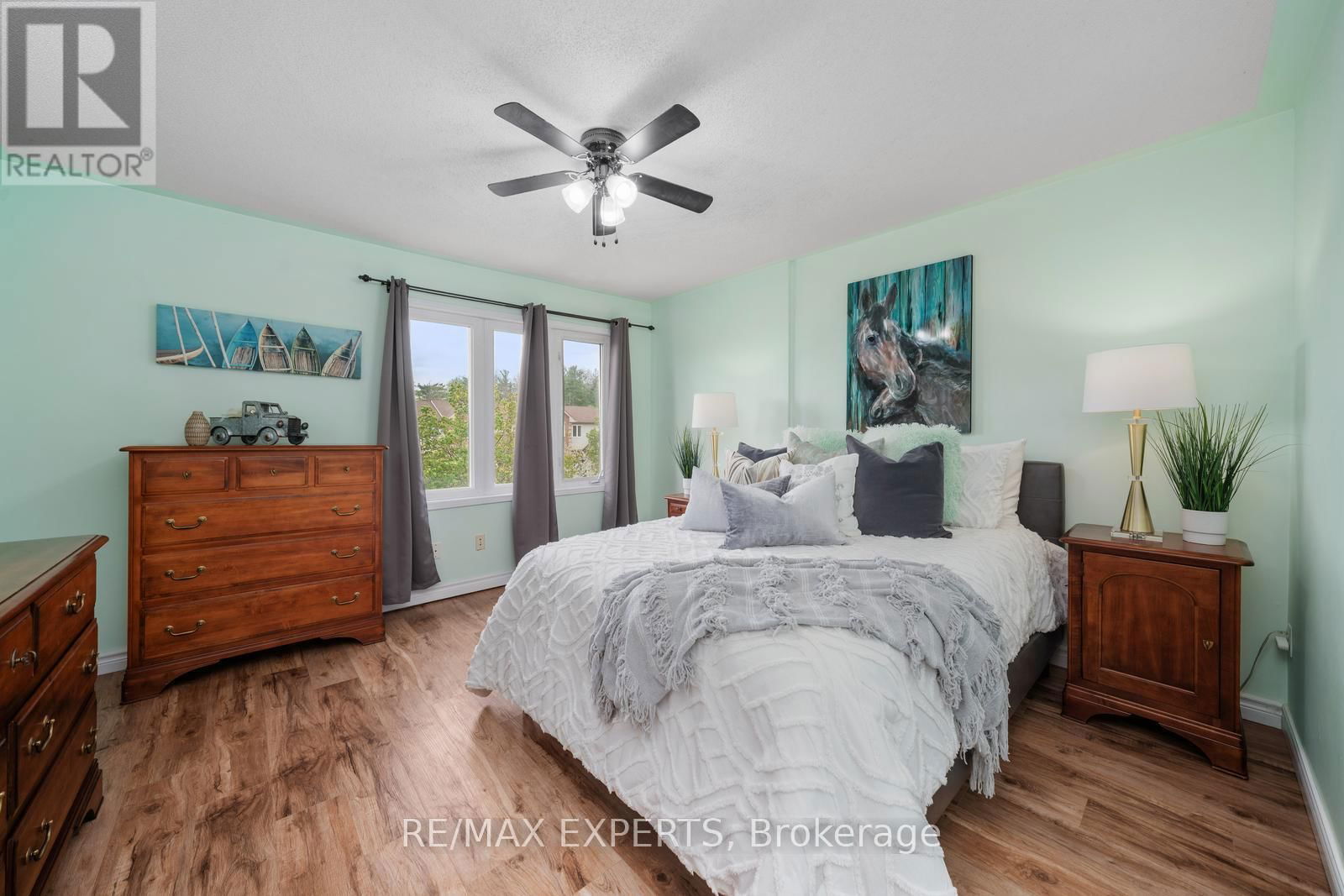 89 PARKSIDE CRESCENT Image 16