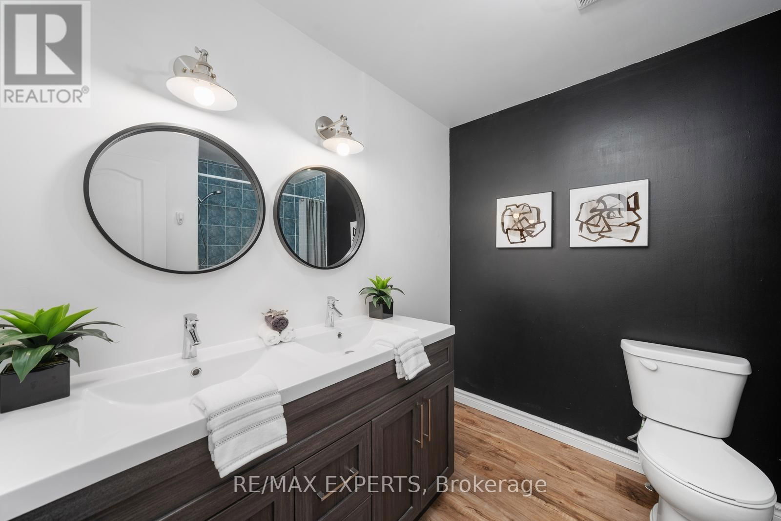 89 PARKSIDE CRESCENT Image 18