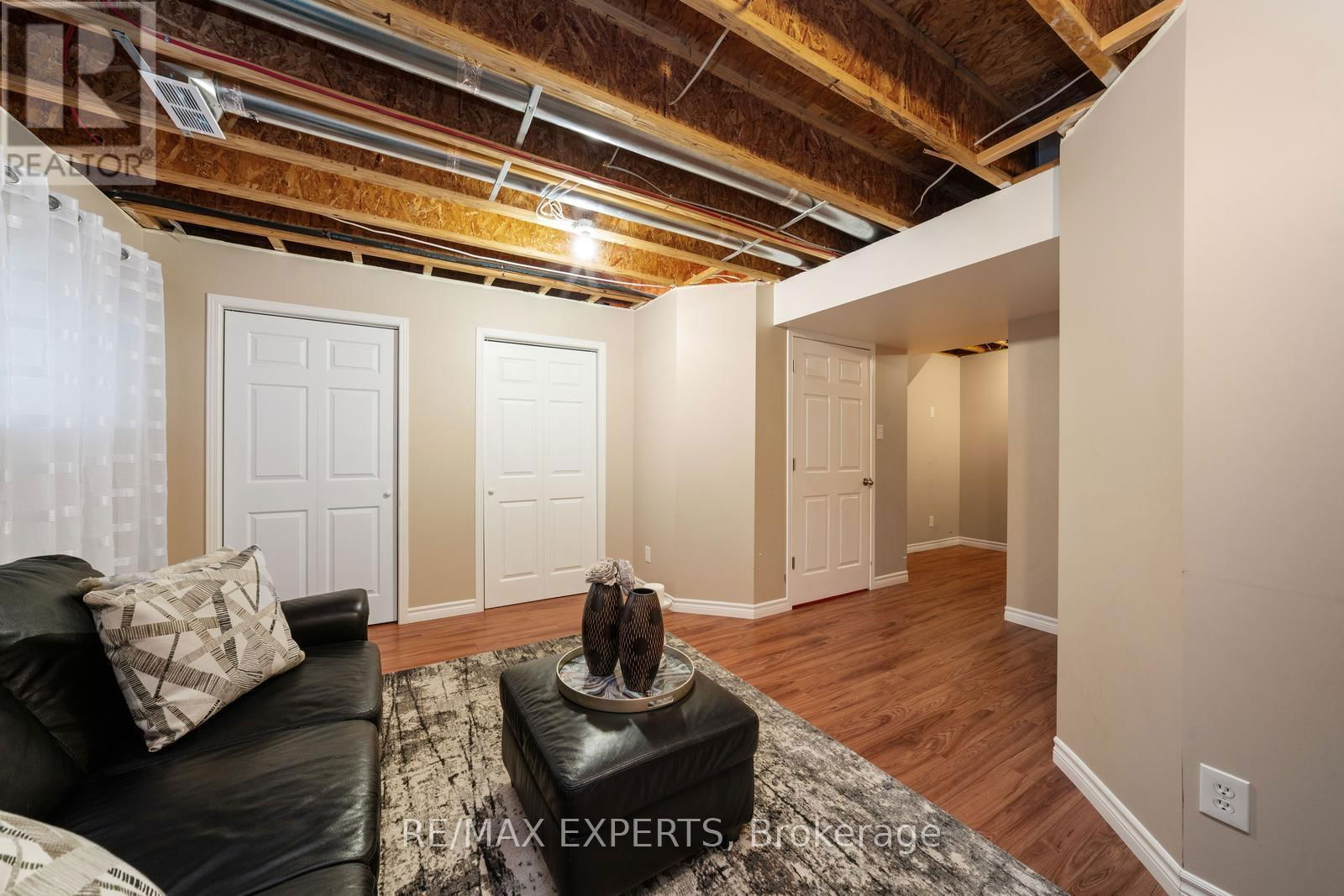 89 PARKSIDE CRESCENT Image 22