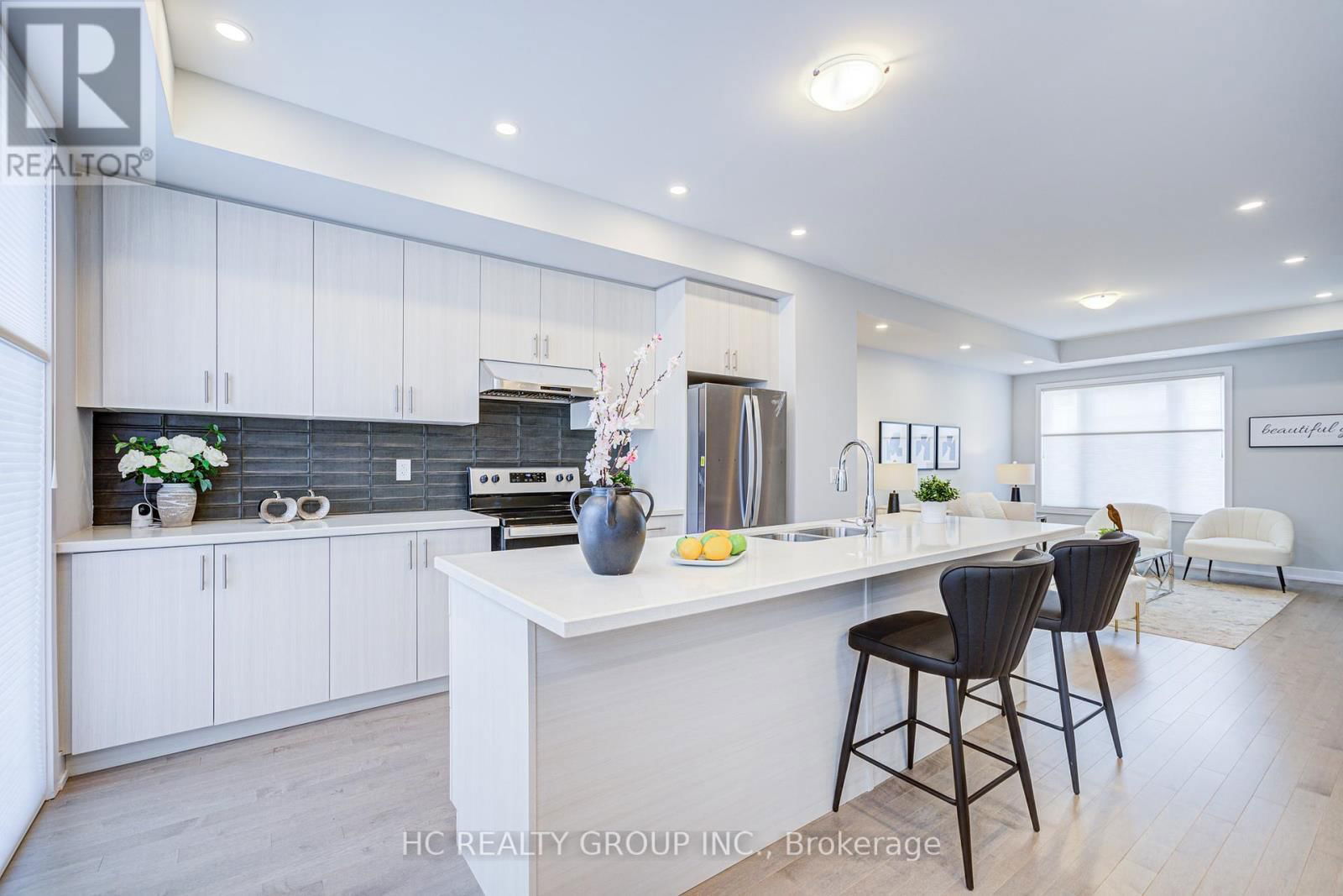 19 GUARDHOUSE CRESCENT Image 12