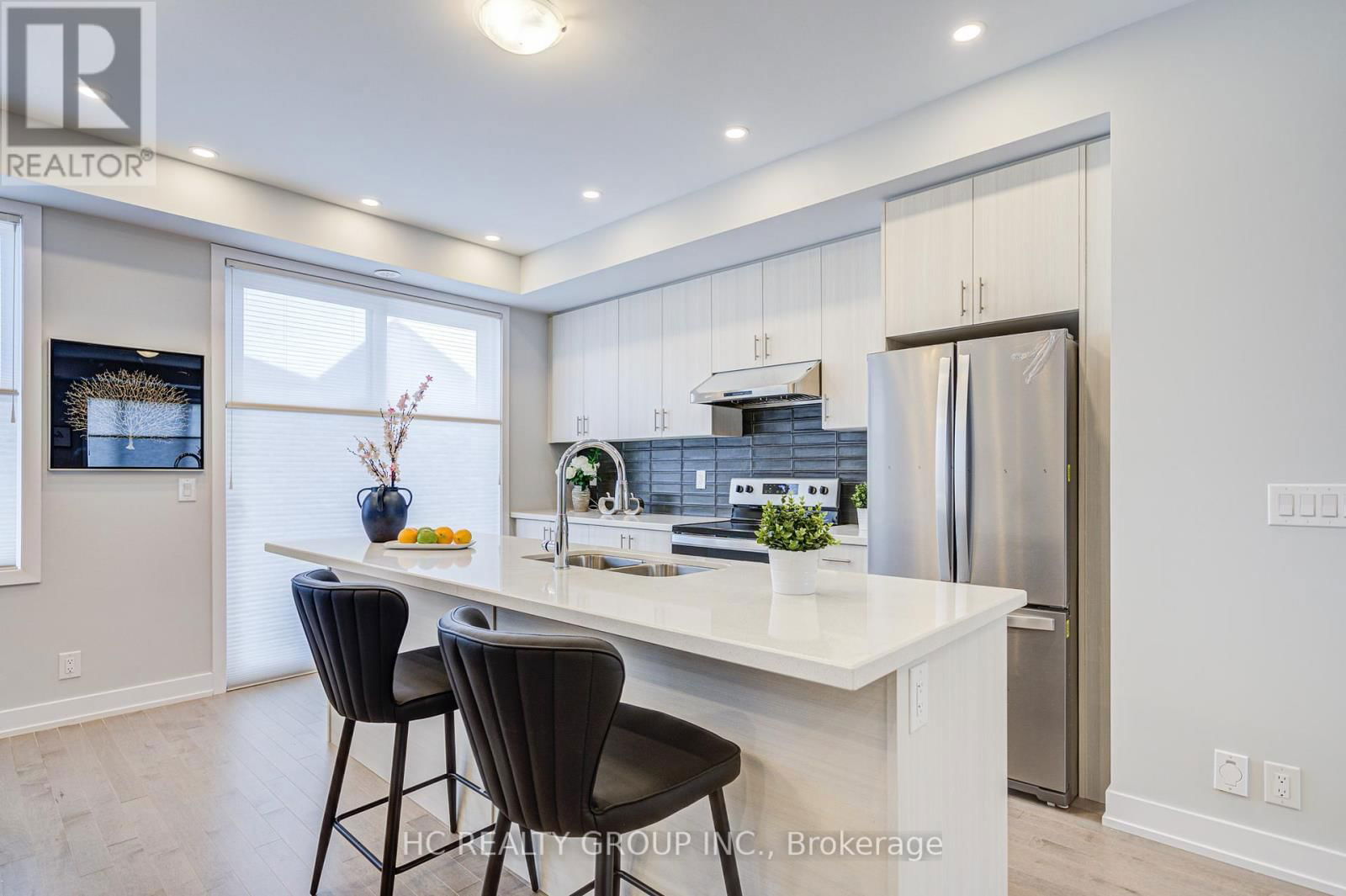 19 GUARDHOUSE CRESCENT Image 14