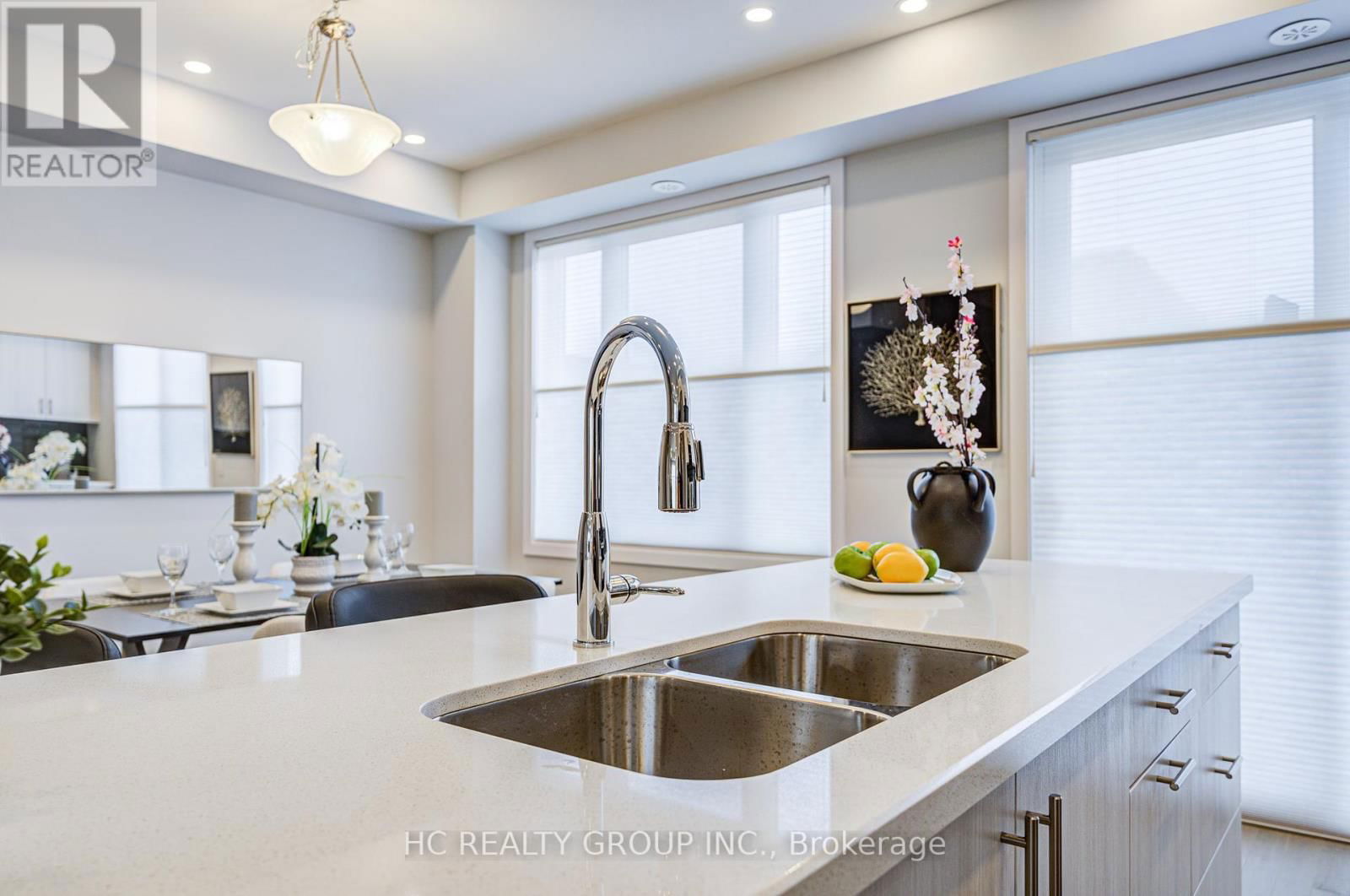 19 GUARDHOUSE CRESCENT Image 15