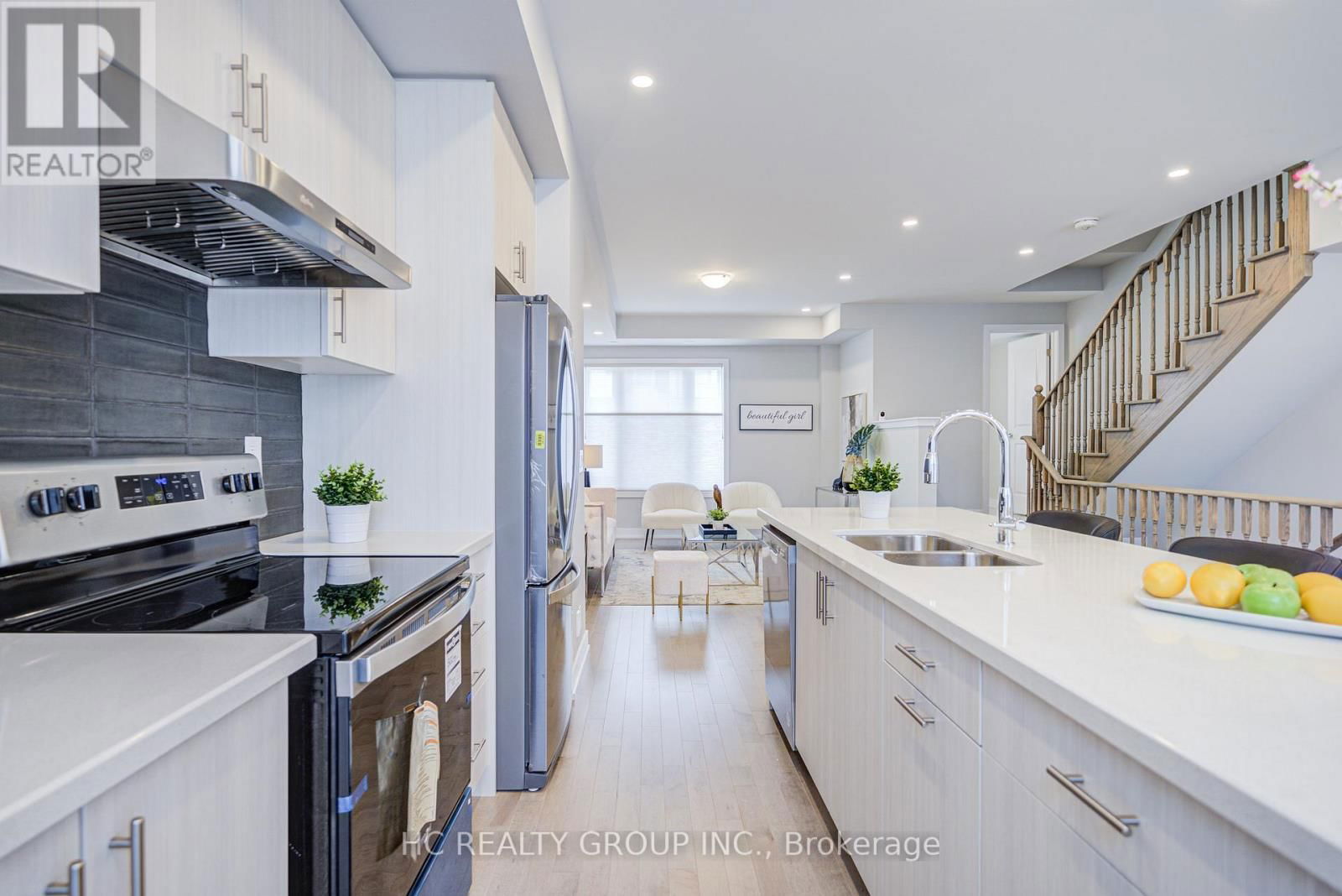 19 GUARDHOUSE CRESCENT Image 16