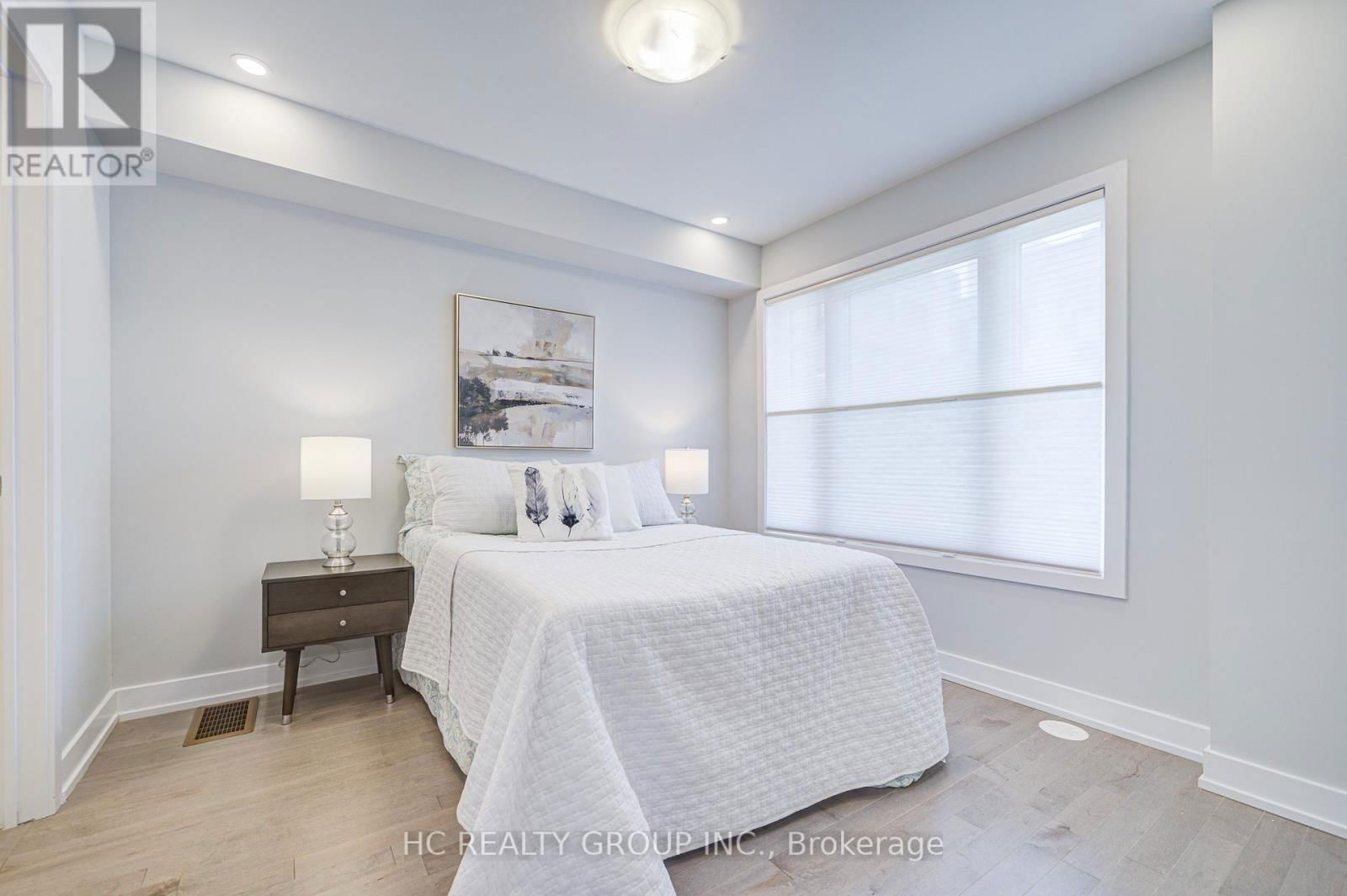 19 GUARDHOUSE CRESCENT Image 33