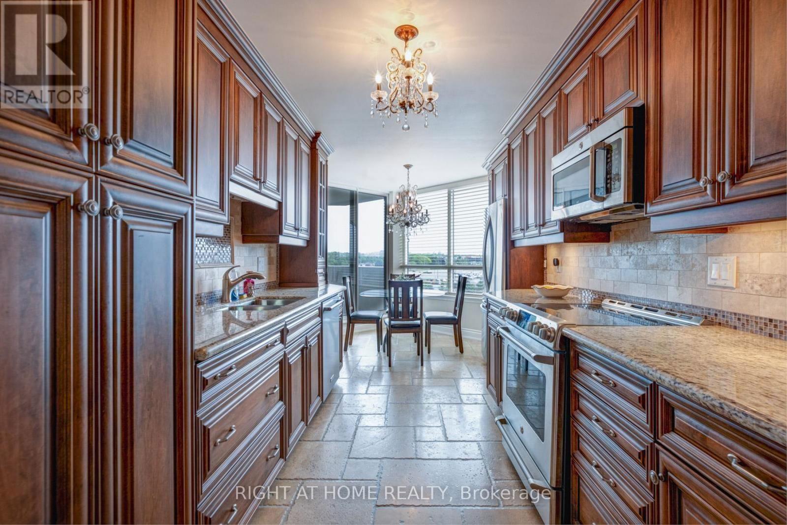 818 - 25 AUSTIN DRIVE Image 10