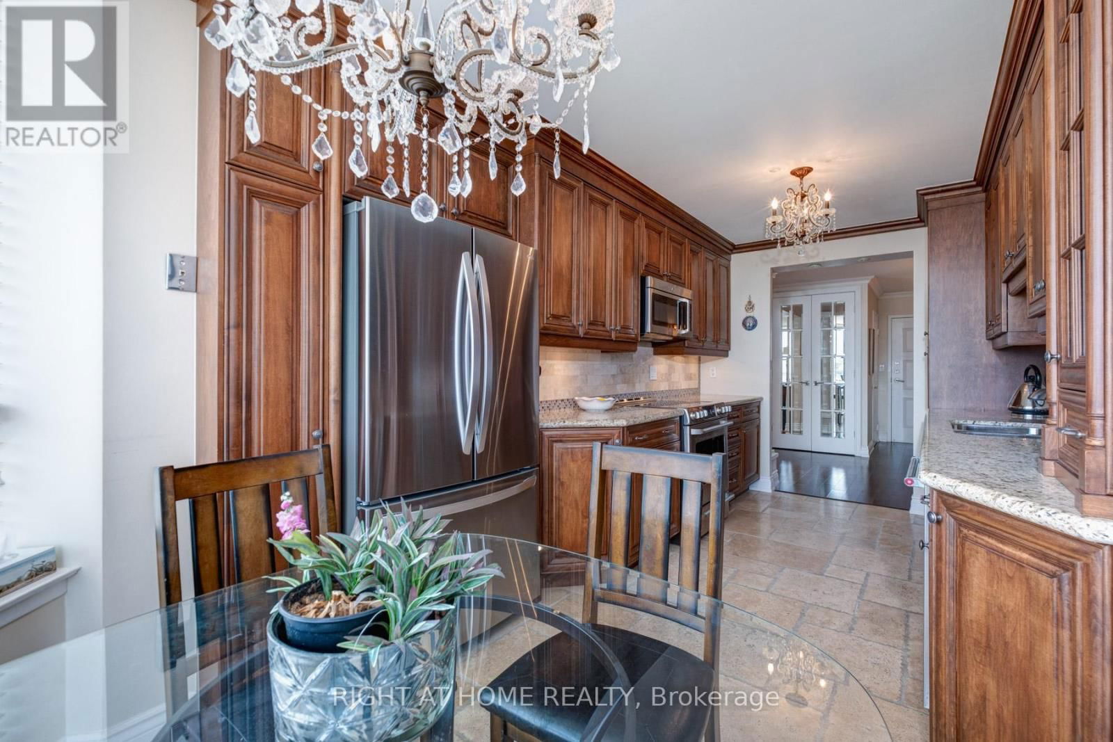 818 - 25 AUSTIN DRIVE Image 12