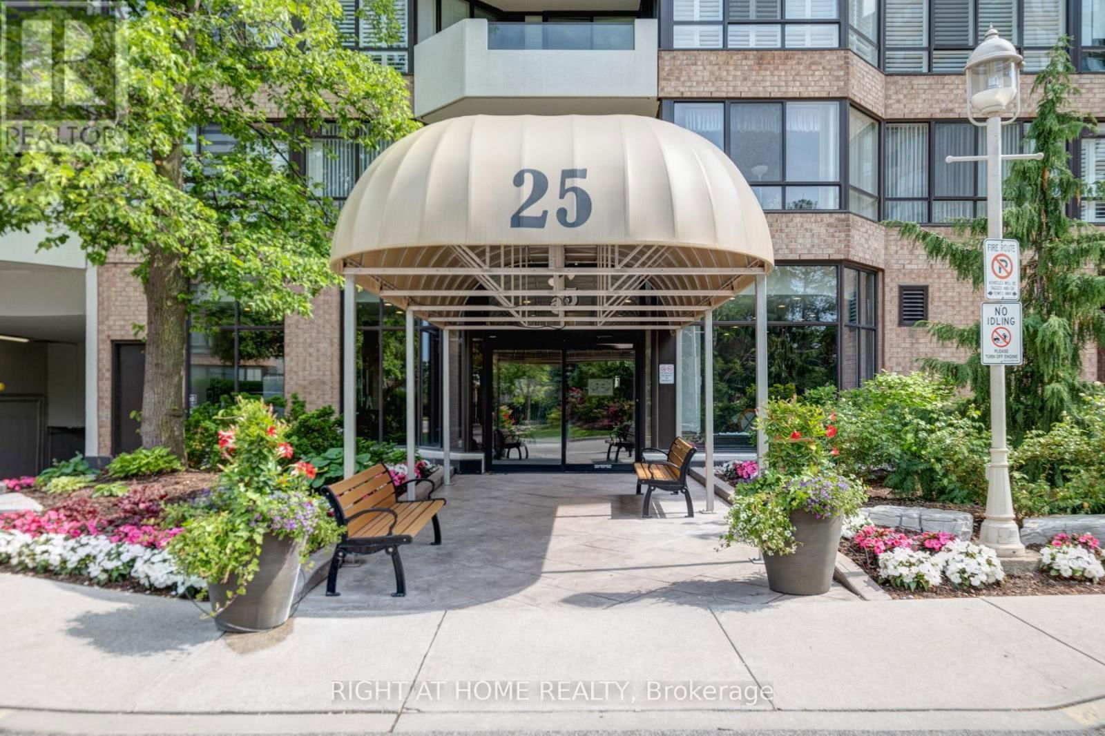 818 - 25 AUSTIN DRIVE Image 3