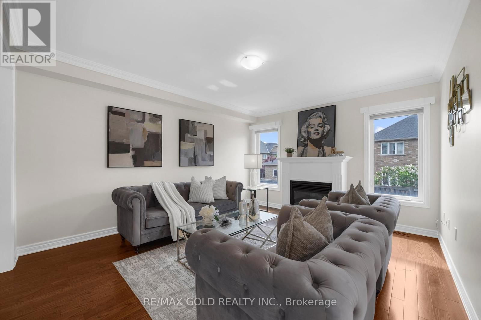 157 BLACK MAPLE CRESCENT Image 10
