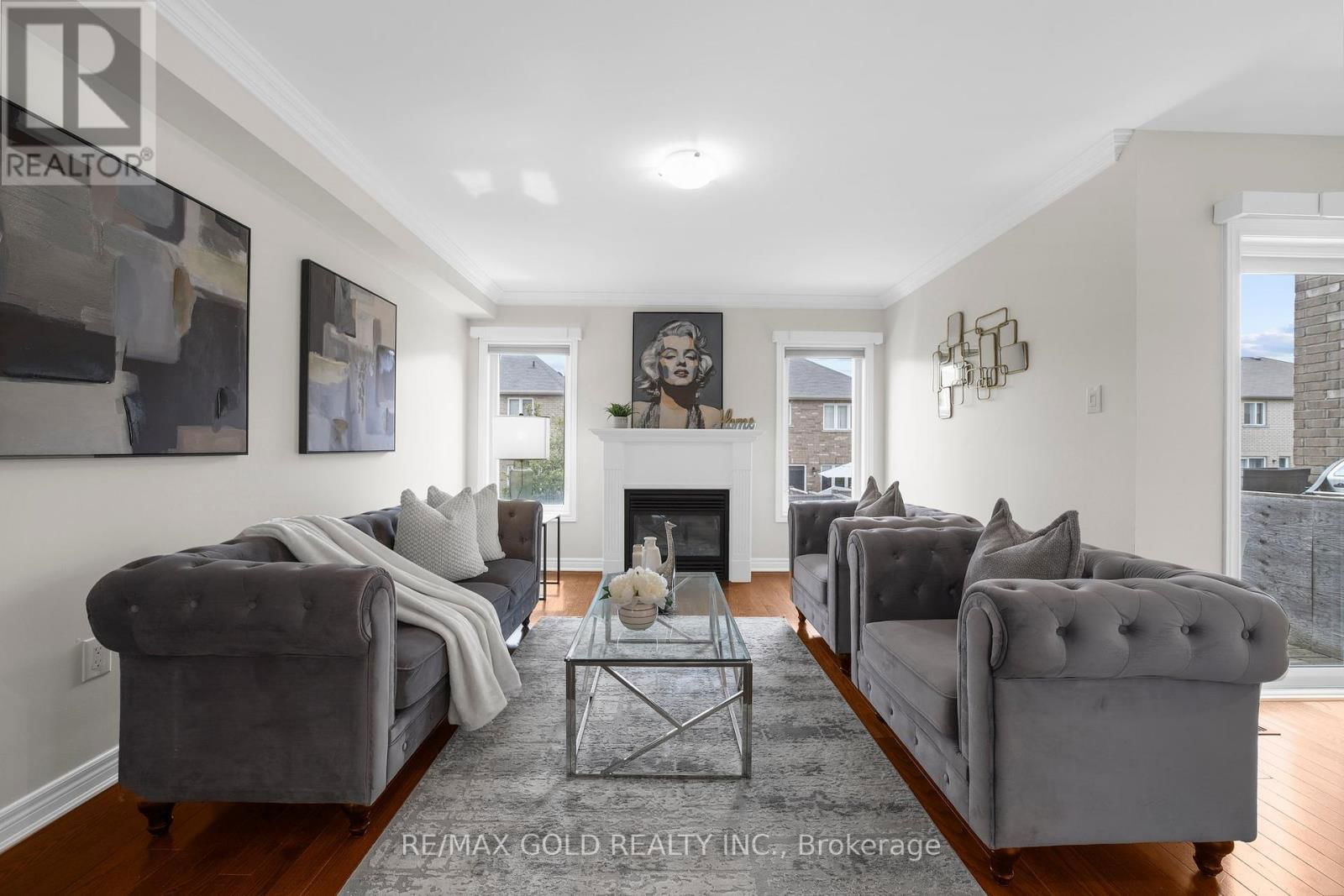 157 BLACK MAPLE CRESCENT Image 11