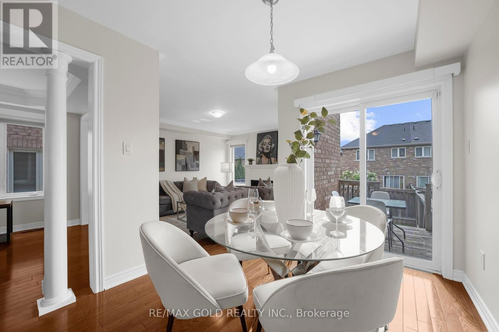 157 BLACK MAPLE CRESCENT Image 13