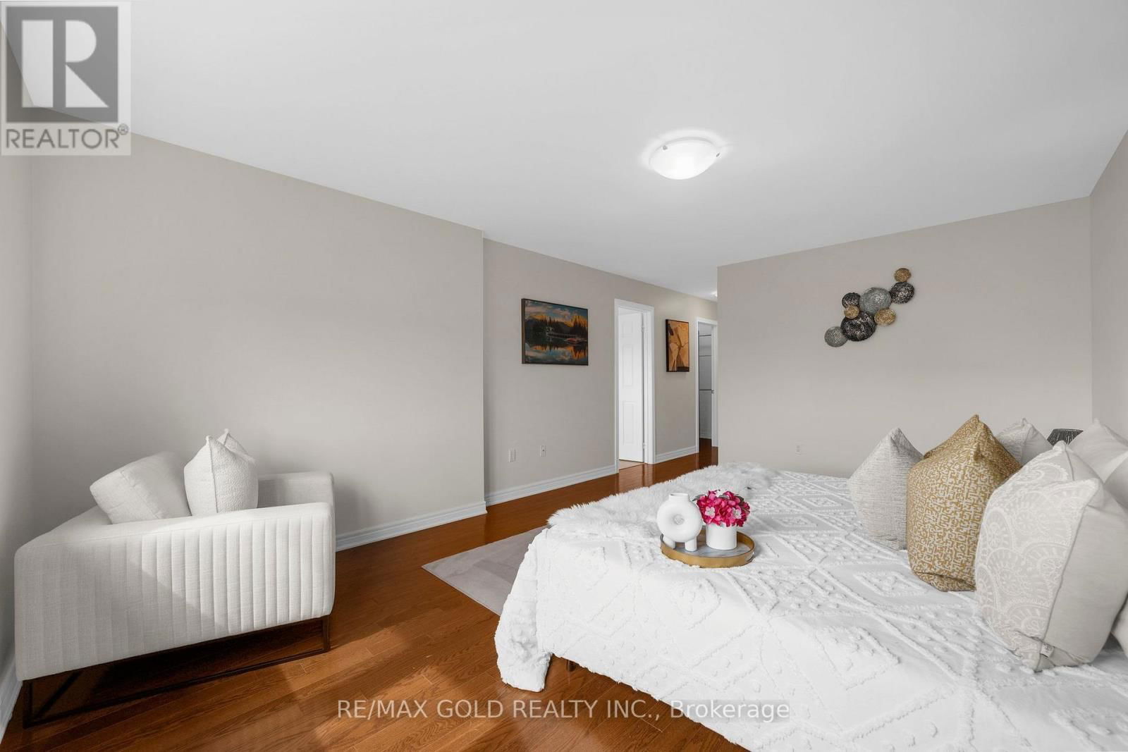 157 BLACK MAPLE CRESCENT Image 21