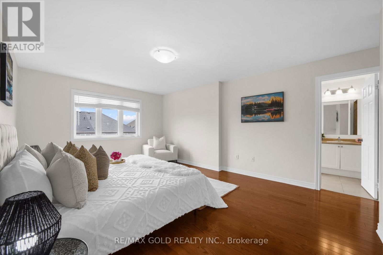 157 BLACK MAPLE CRESCENT Image 22
