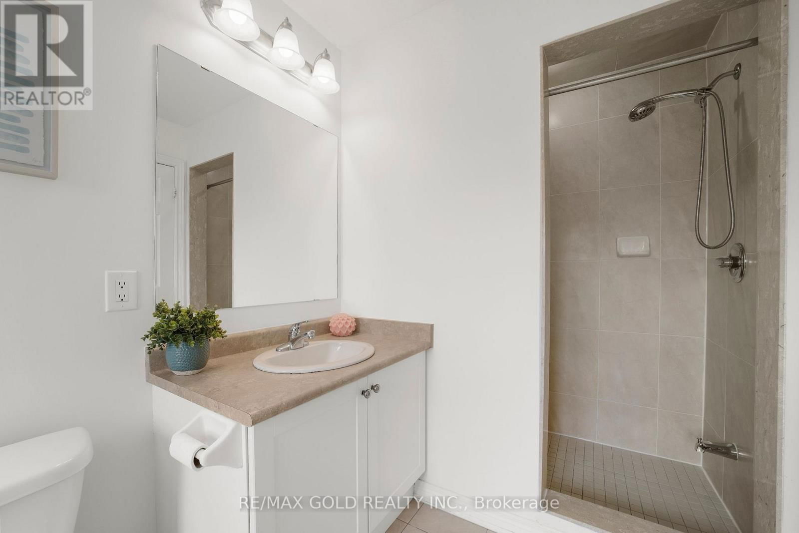 157 BLACK MAPLE CRESCENT Image 26