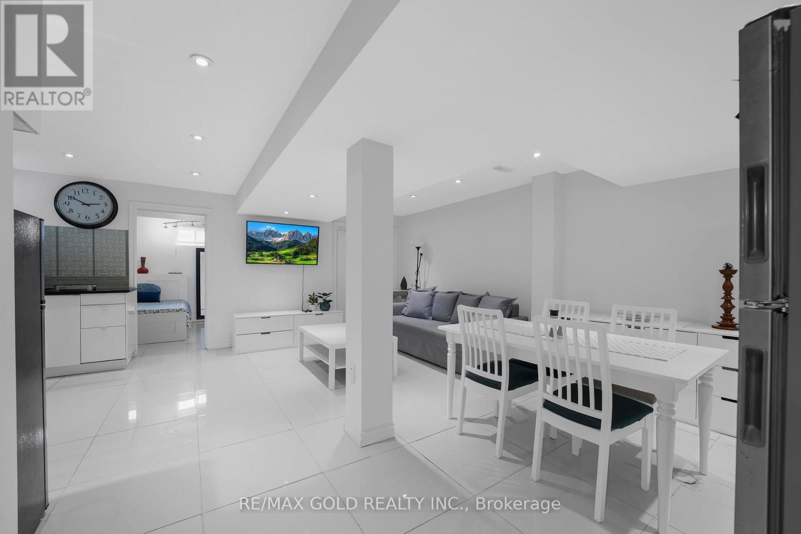 157 BLACK MAPLE CRESCENT Image 30