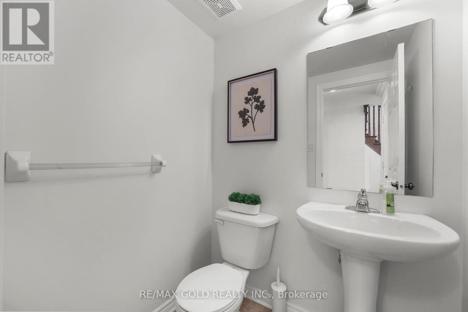 157 BLACK MAPLE CRESCENT Image 33
