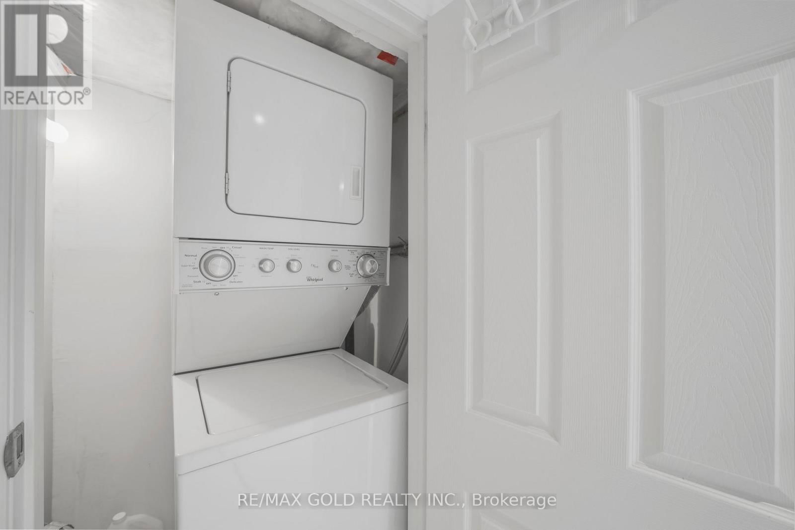 157 BLACK MAPLE CRESCENT Image 35