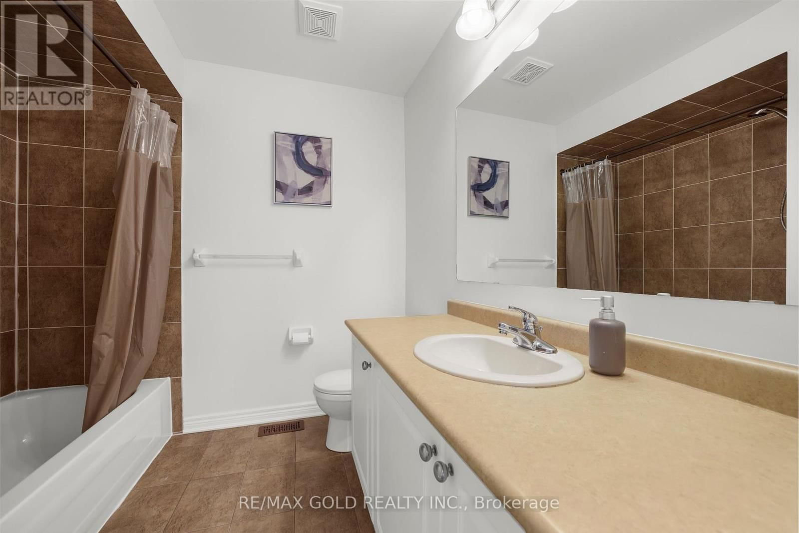 157 BLACK MAPLE CRESCENT Image 37