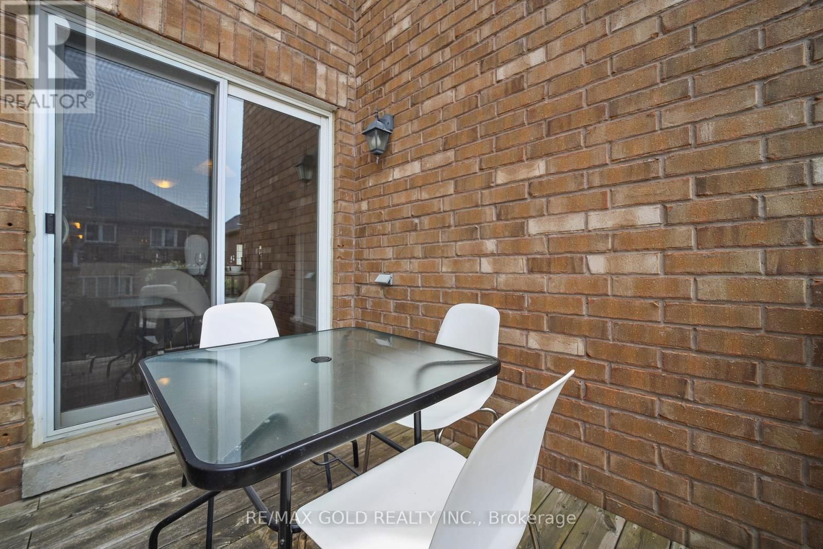 157 BLACK MAPLE CRESCENT Image 39