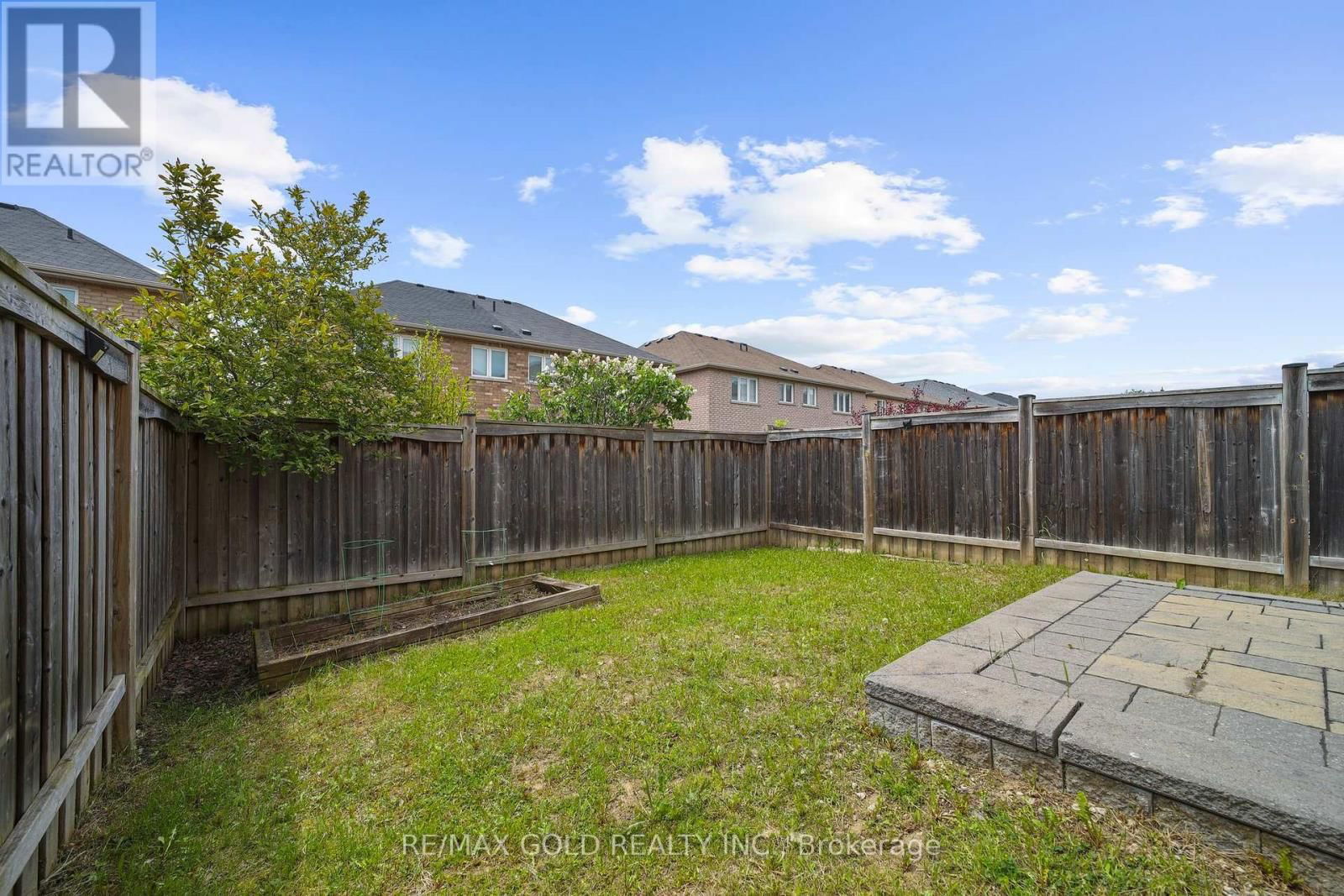 157 BLACK MAPLE CRESCENT Image 41