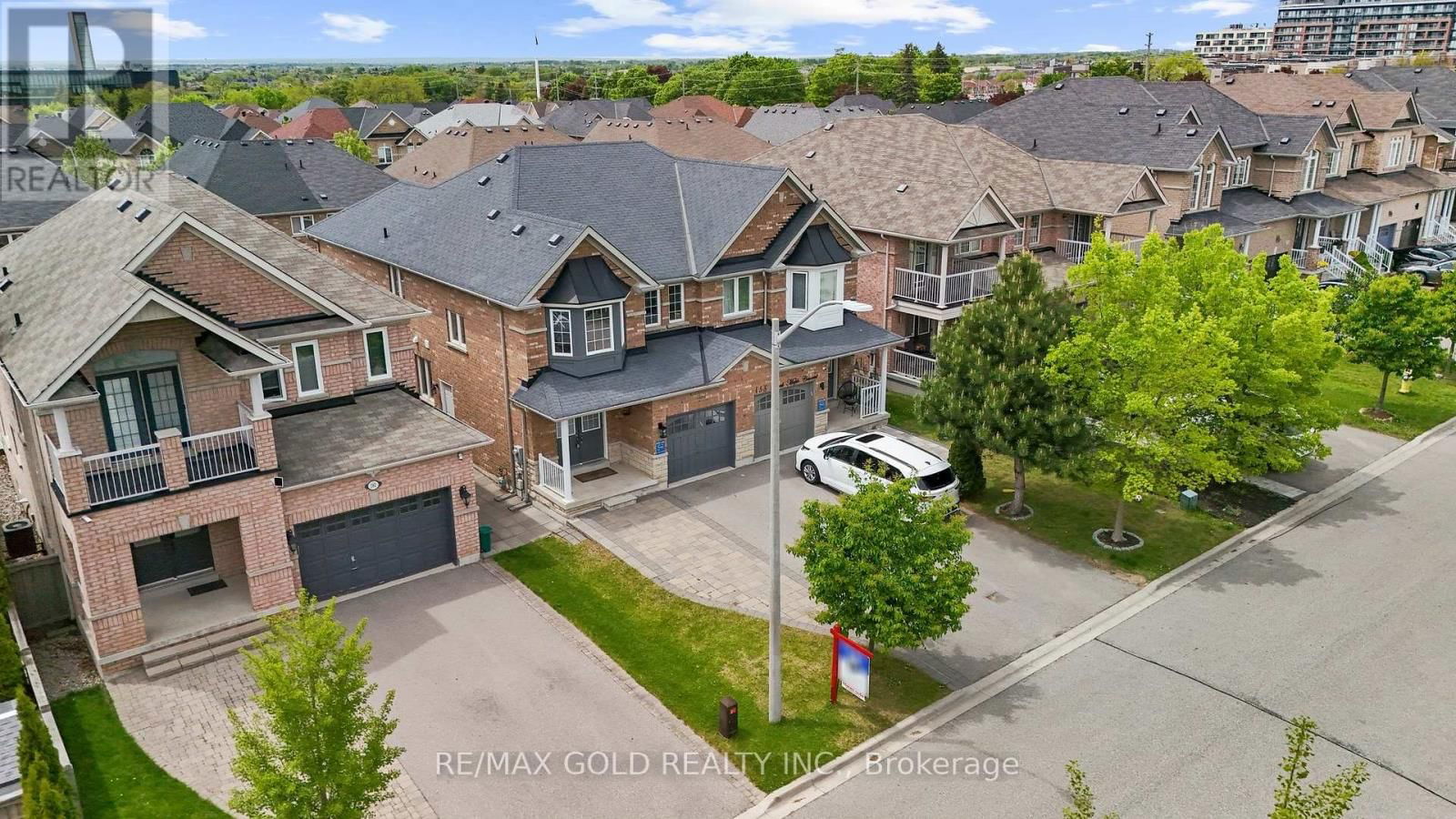 157 BLACK MAPLE CRESCENT Image 42