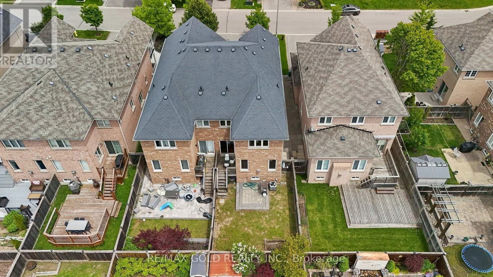 157 BLACK MAPLE CRESCENT Image 45