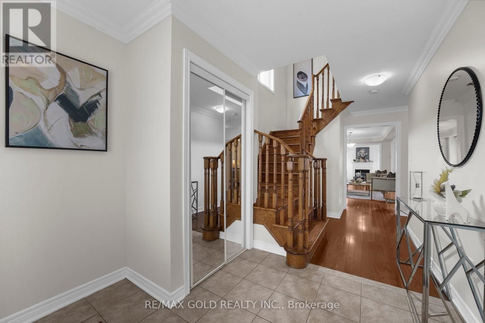157 BLACK MAPLE CRESCENT Image 5