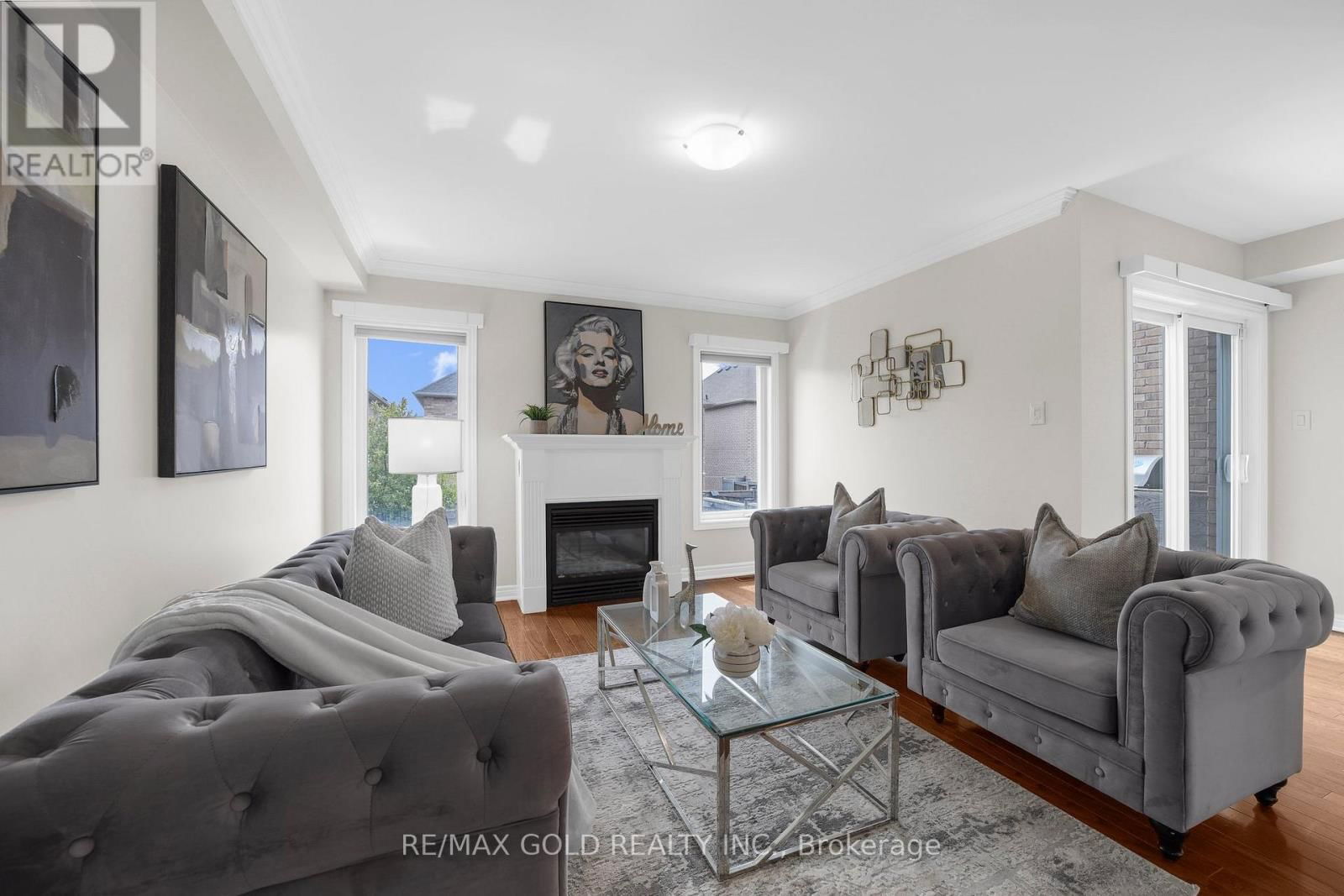 157 BLACK MAPLE CRESCENT Image 9
