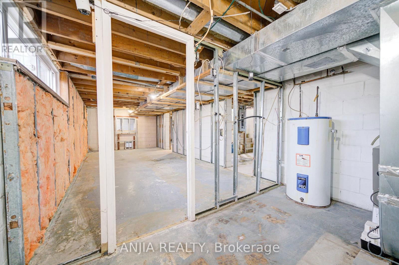27 JONQUIL CRESCENT Image 33