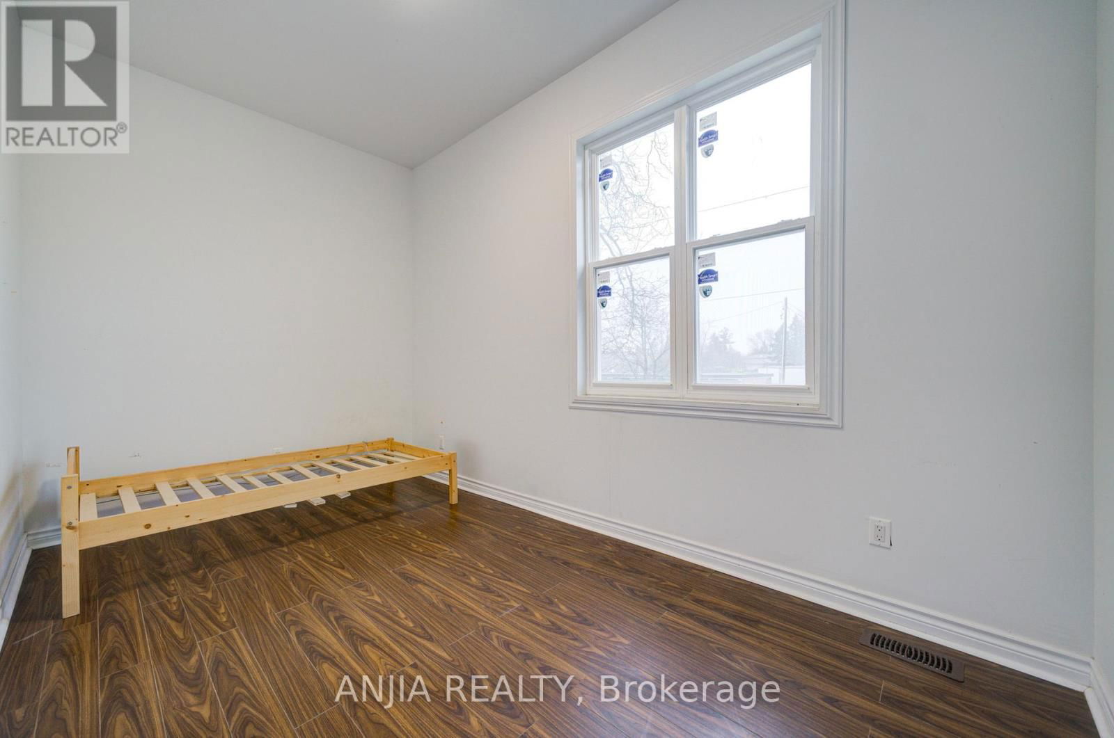 27 JONQUIL CRESCENT Image 9