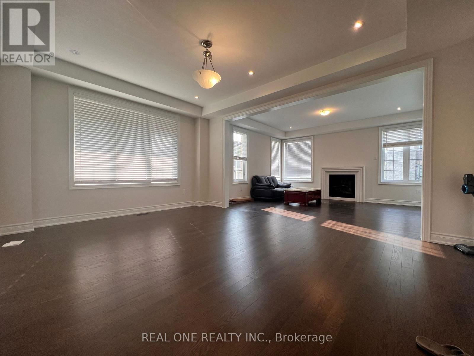 2 KENNETH ROGERS CRESCENT Image 3
