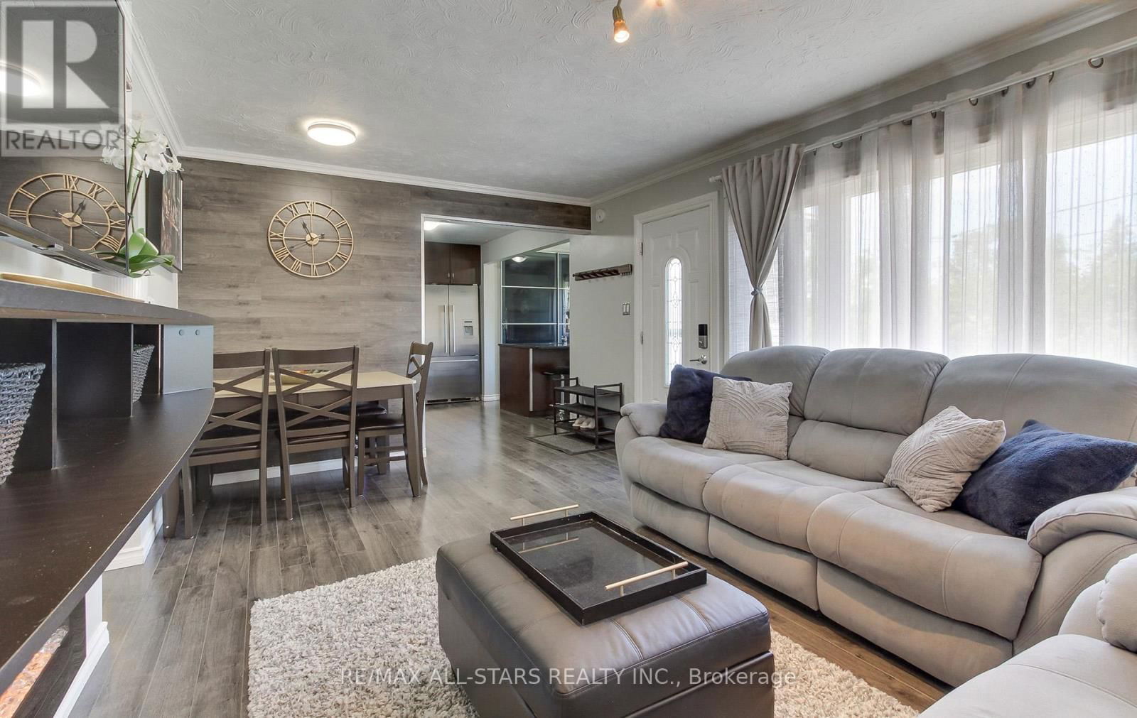 297 WALTER DRIVE Image 17
