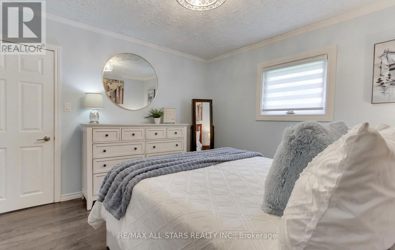 297 WALTER DRIVE Image 18