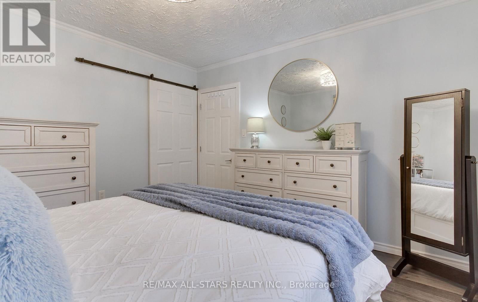 297 WALTER DRIVE Image 19
