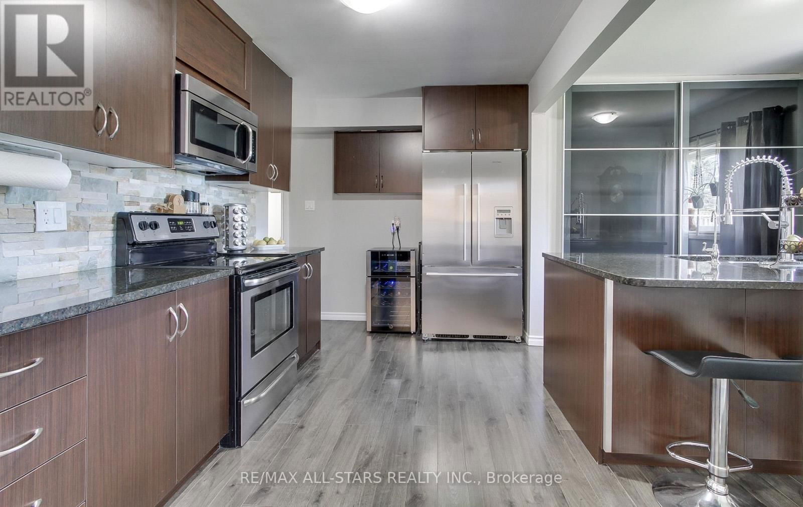 297 WALTER DRIVE Image 6