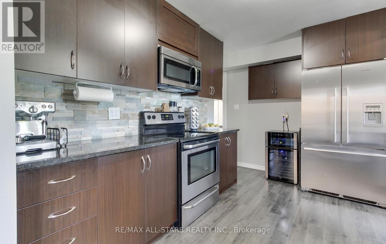 297 WALTER DRIVE Image 9