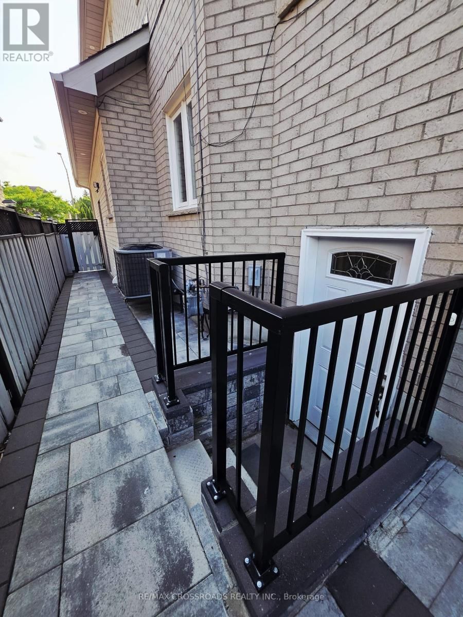 50 GRANDLEA CRESCENT Image 1