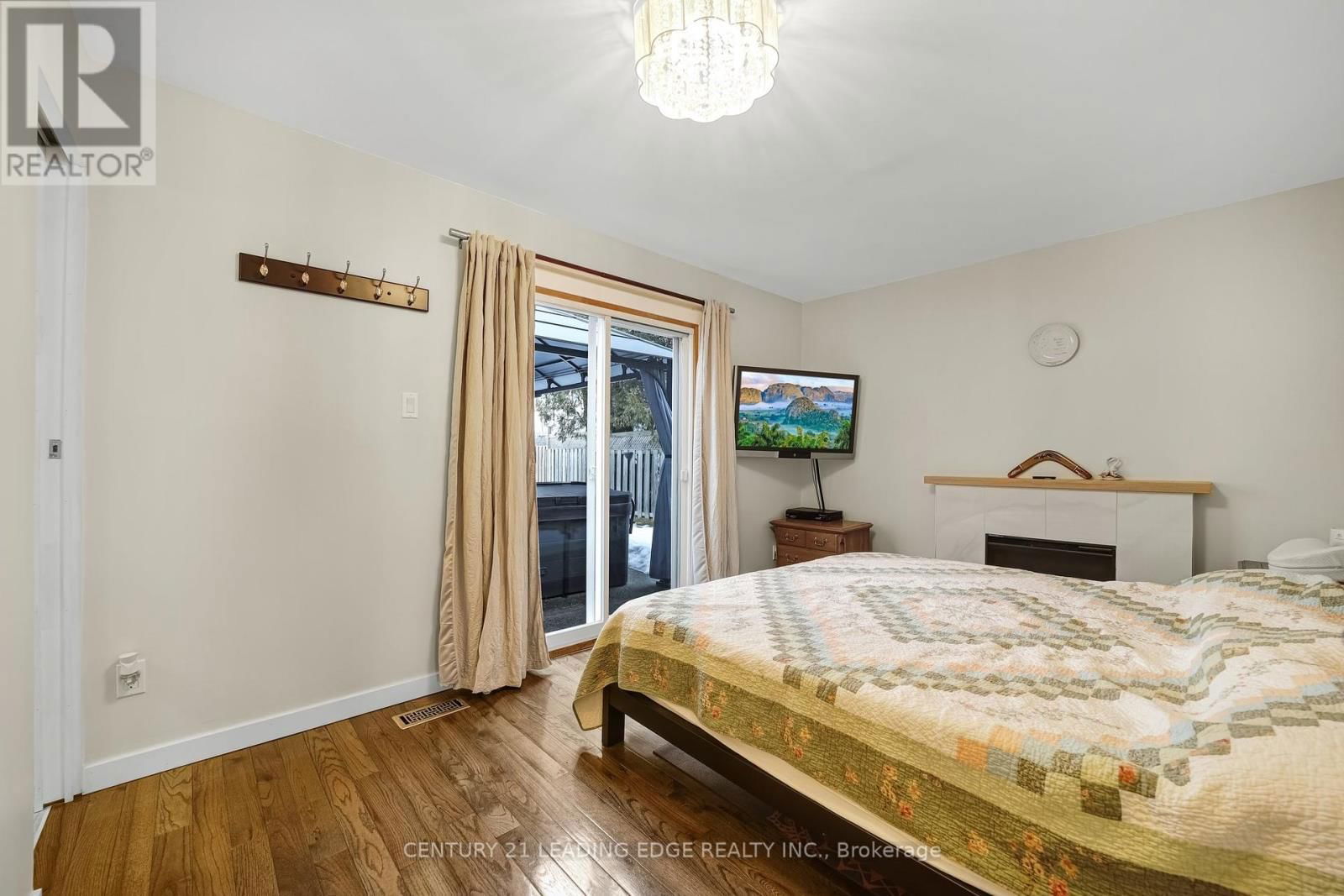 12 MCKEOWN STREET Image 15