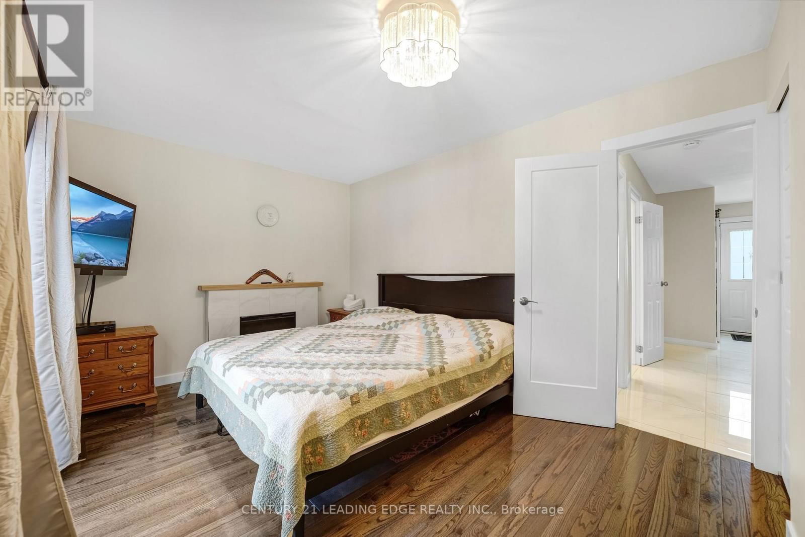 12 MCKEOWN STREET Image 16